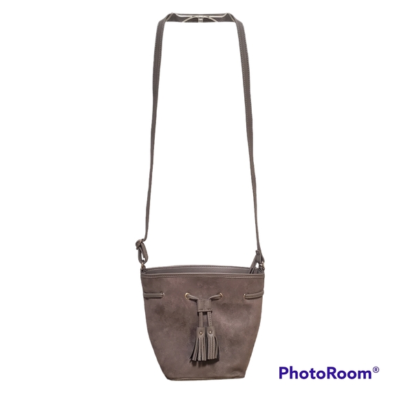Time and Tru Gray Crossbody Bucket Bag - Picture 4 of 15